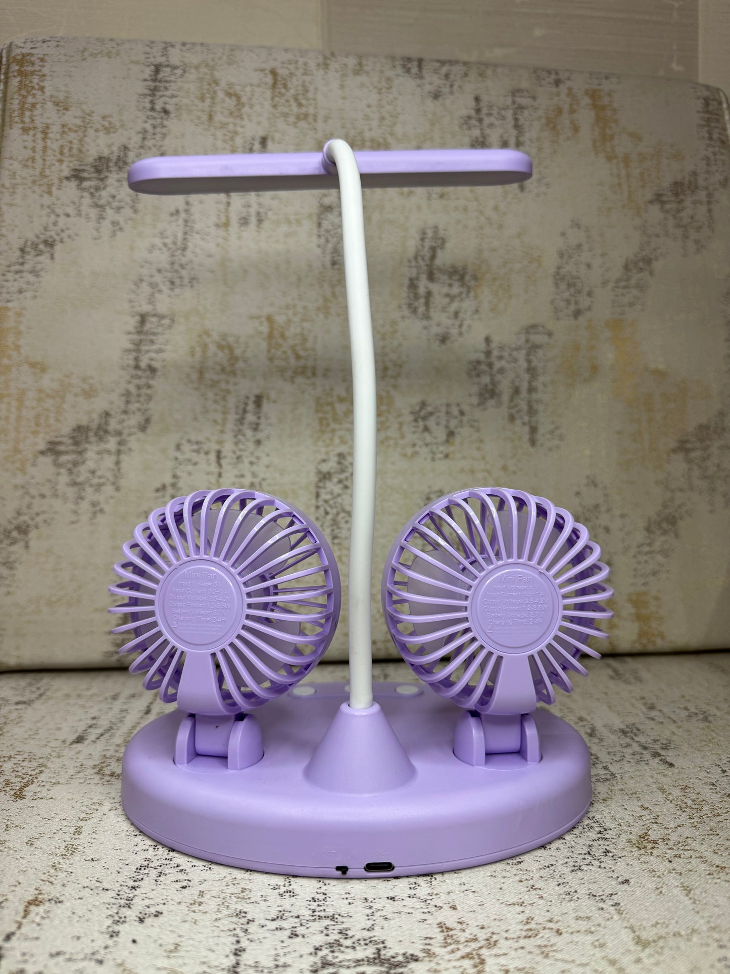 Desk lamp with fans