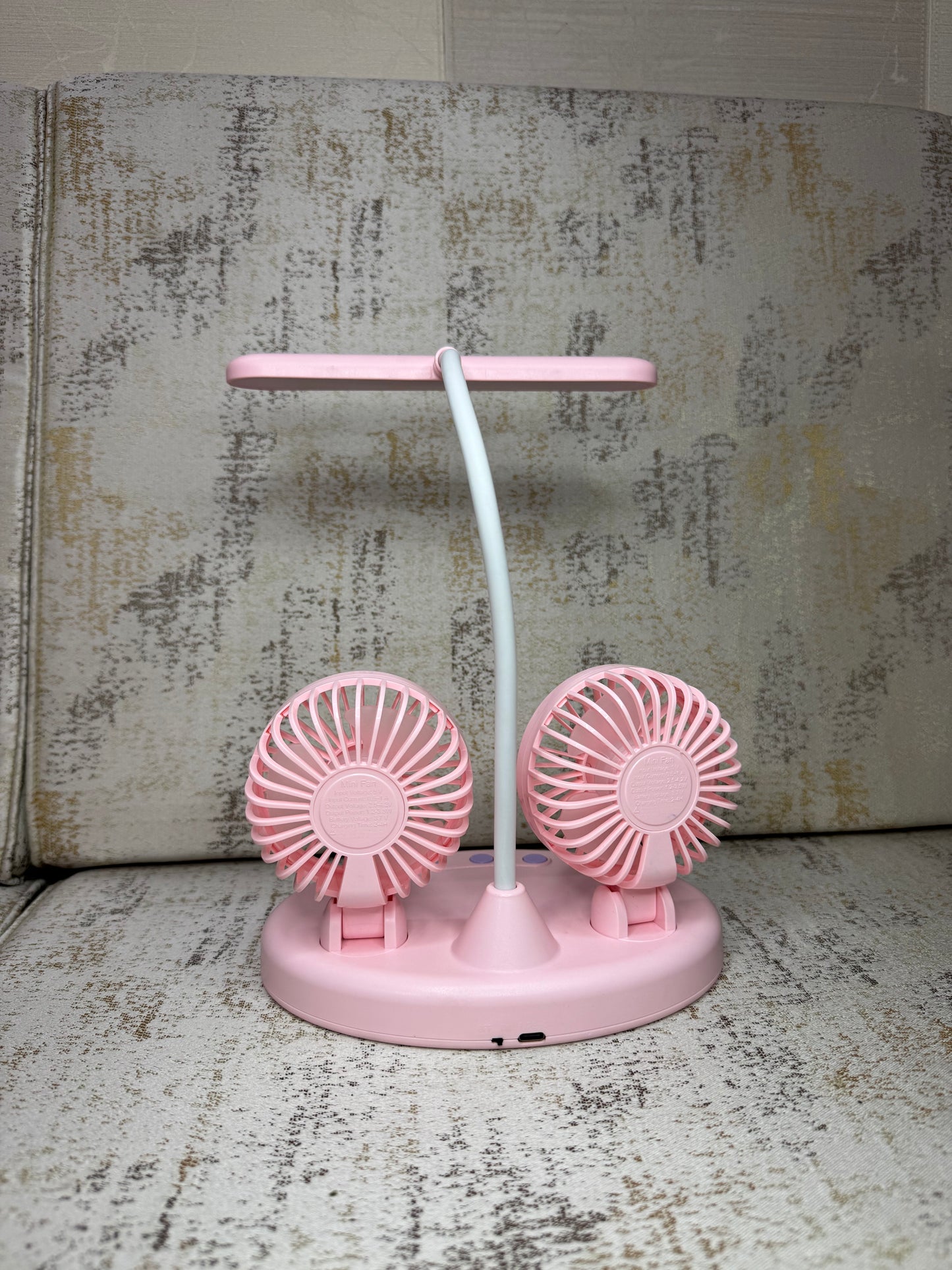 Desk lamp with fans