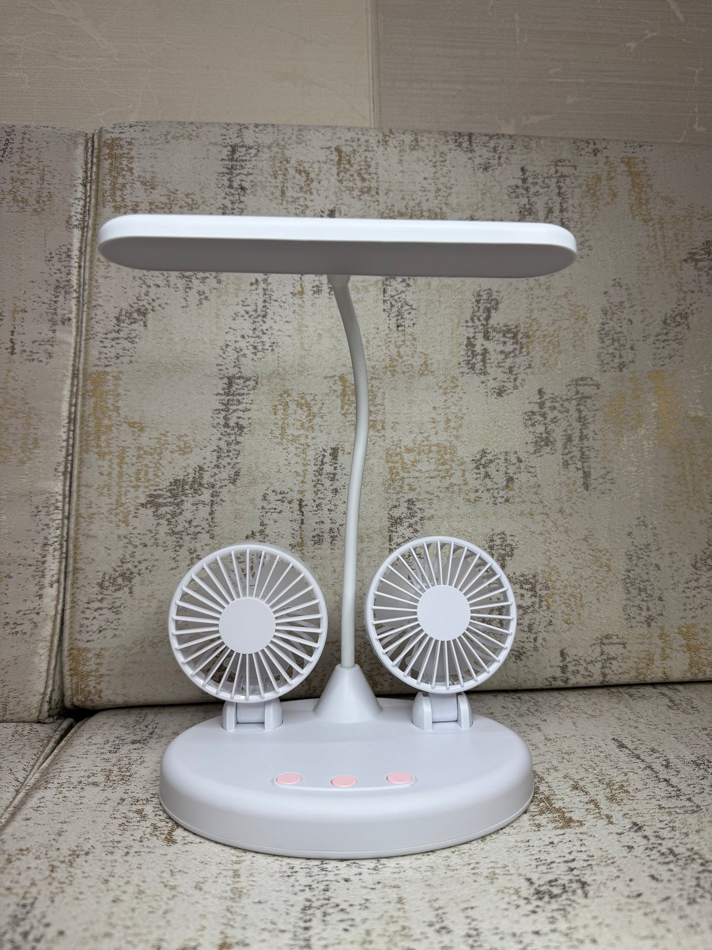 Desk lamp with fans