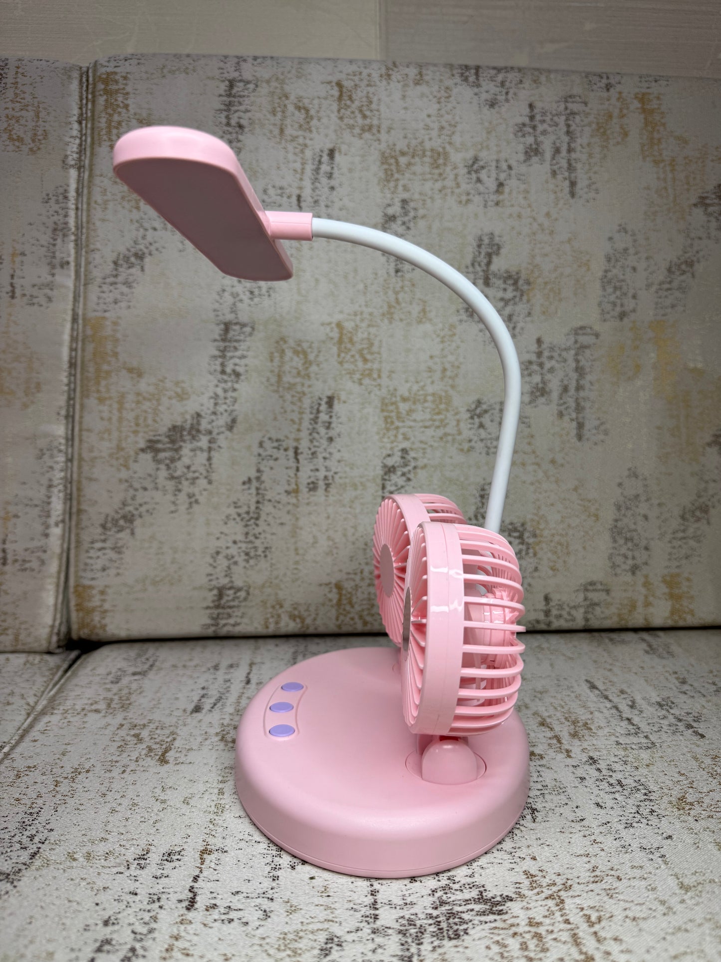 Desk lamp with fans