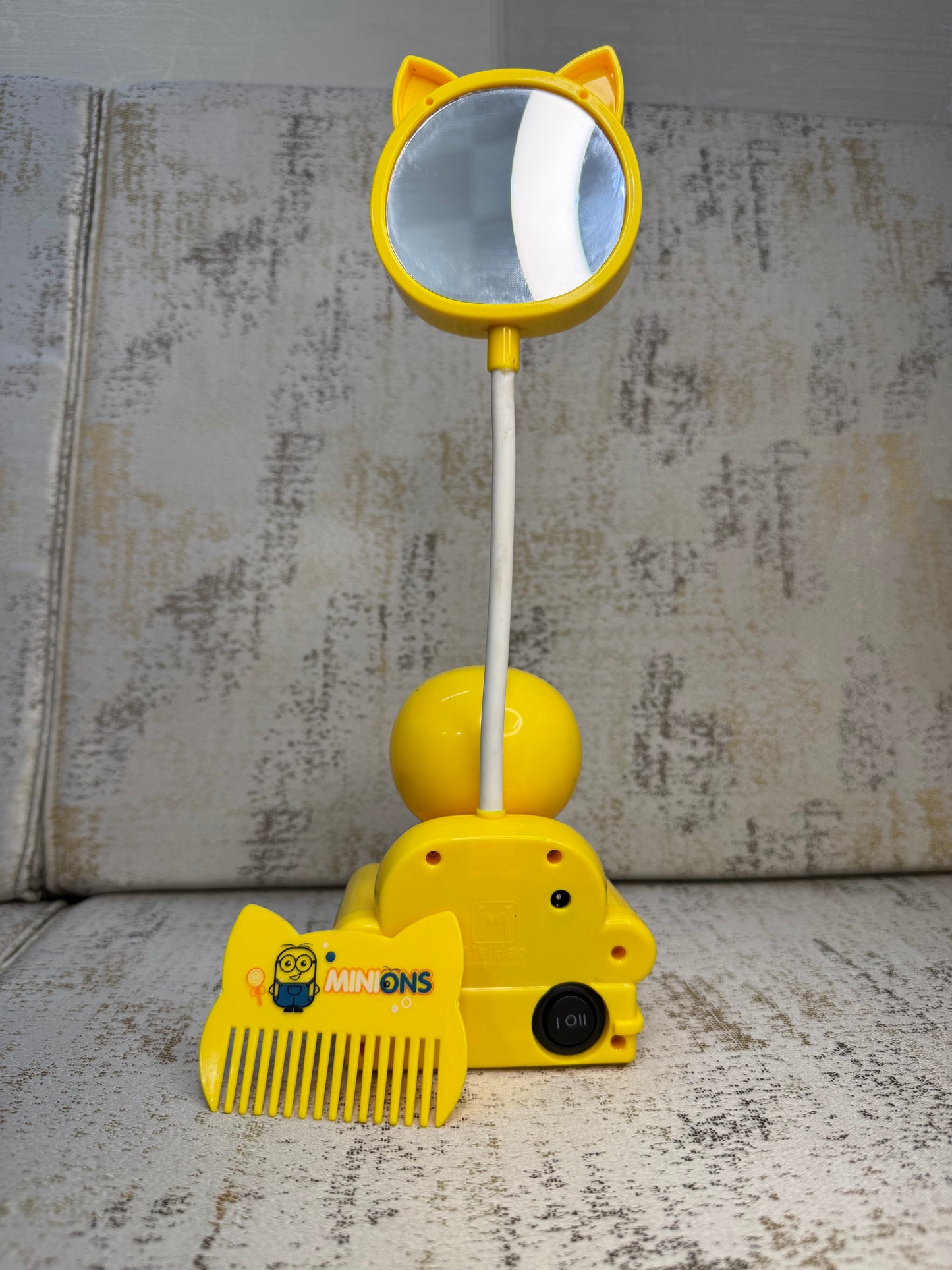 Minion desk lamp
