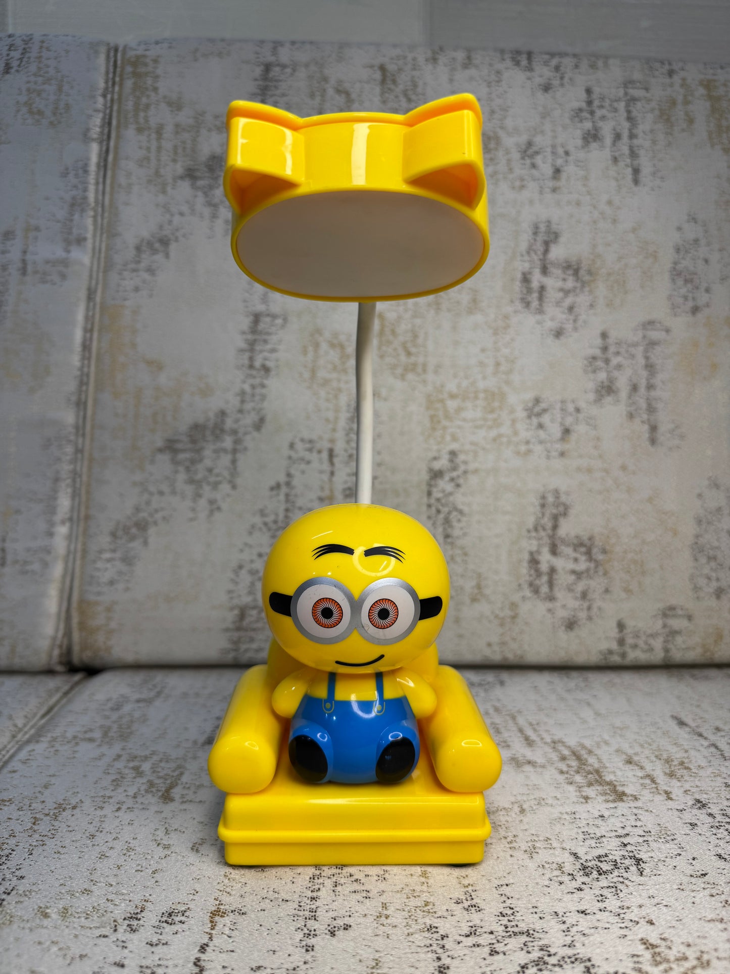 Minion desk lamp