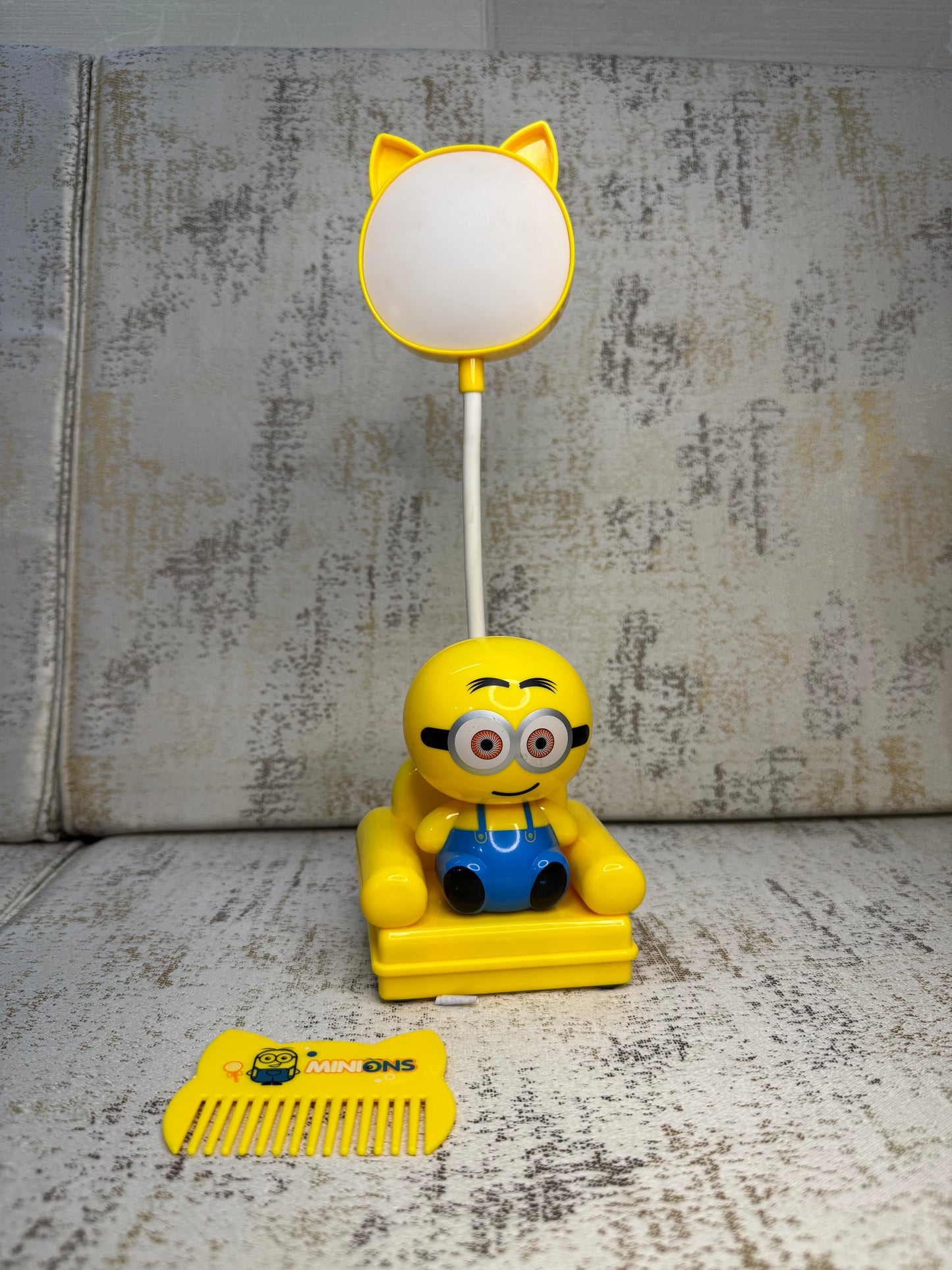 Minion desk lamp