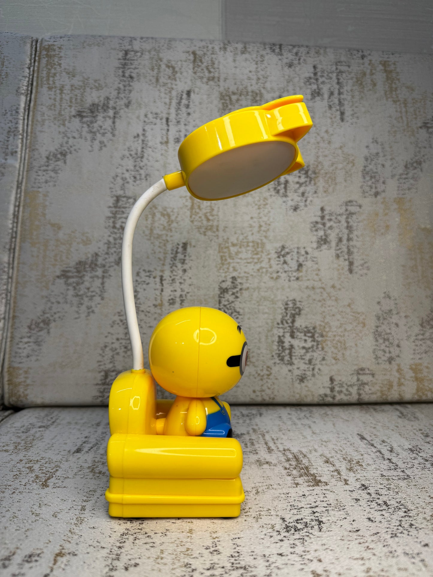 Minion desk lamp